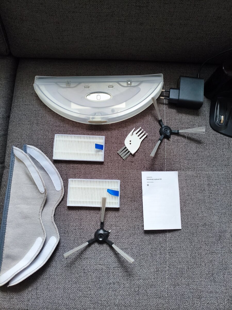 Predám rok používaný vysávač xiaomi