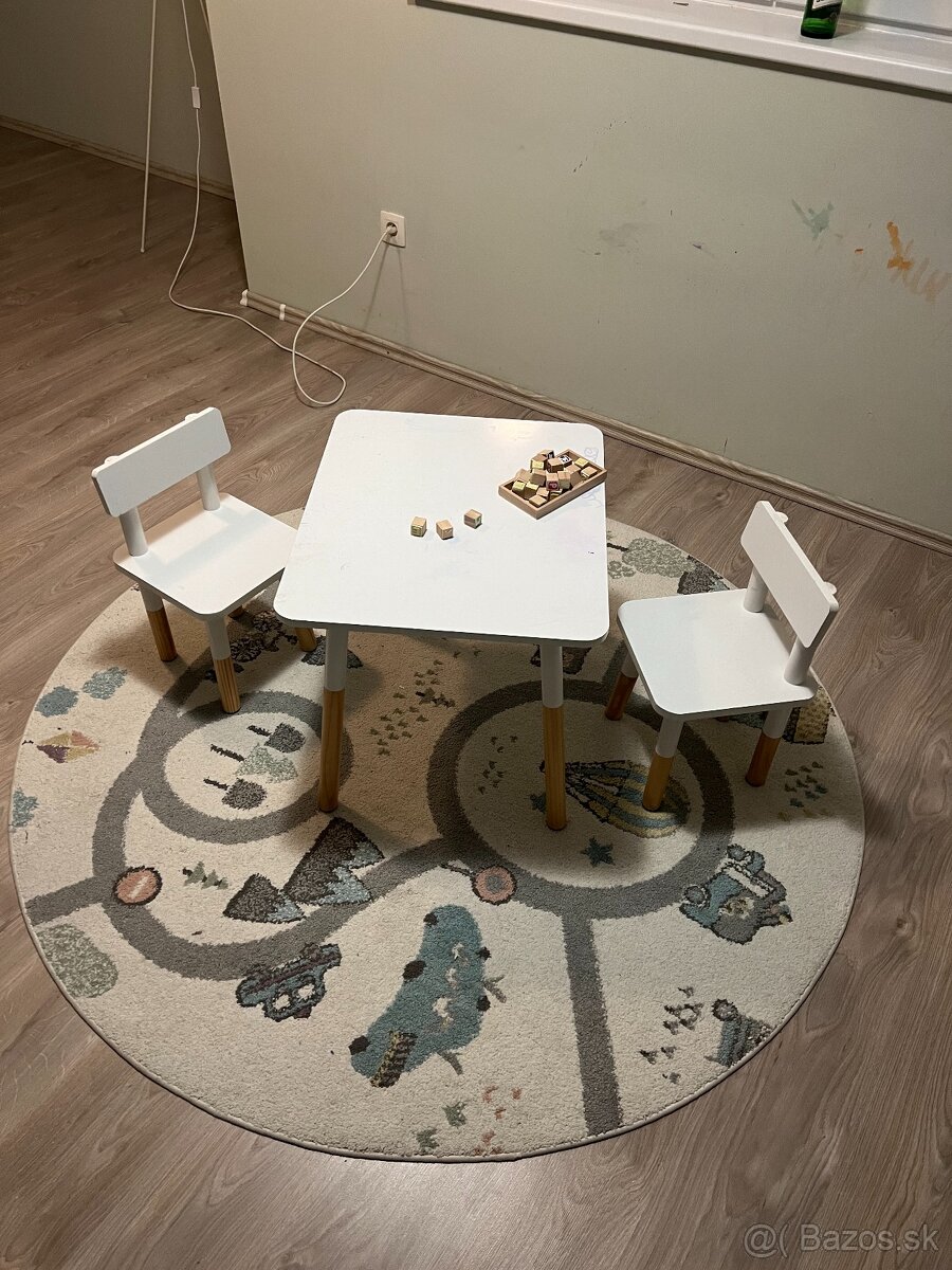 Detsky škandinávsky stolík + koberec