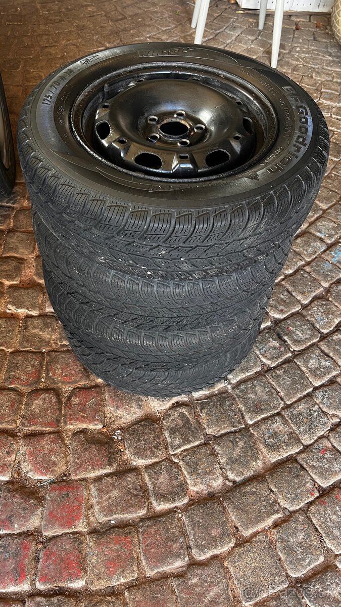 Zimné pneumatiky 175/70 R14 ,disky 5x100