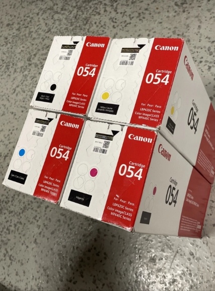 Nová, neotevřená sada 4 barevných tonerových kazet Canon 054