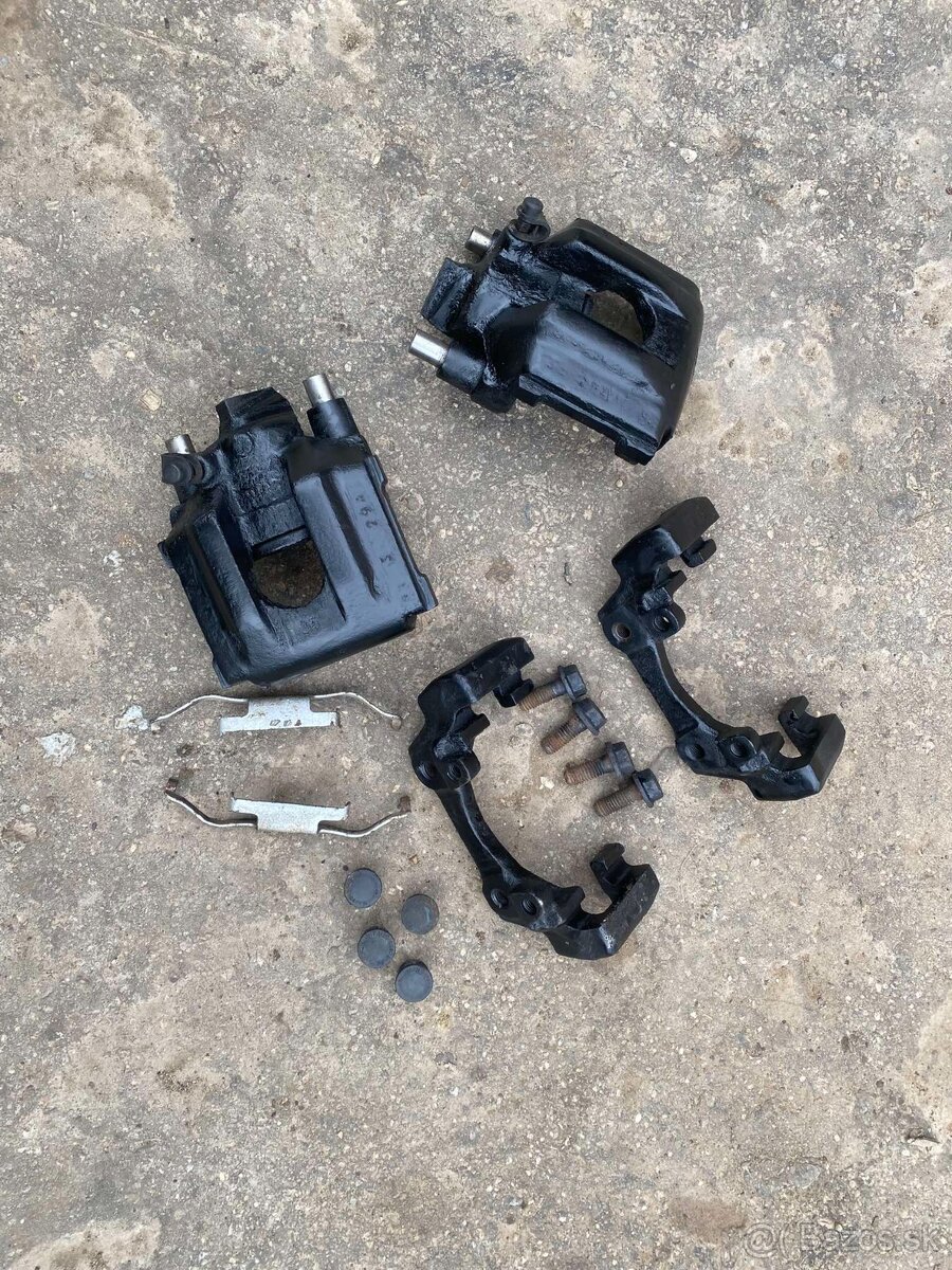Predám zadné brzdové strmene na BMW e36 328i