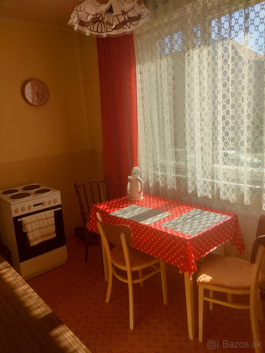 3 izbový byt v centre mesta Tisovec