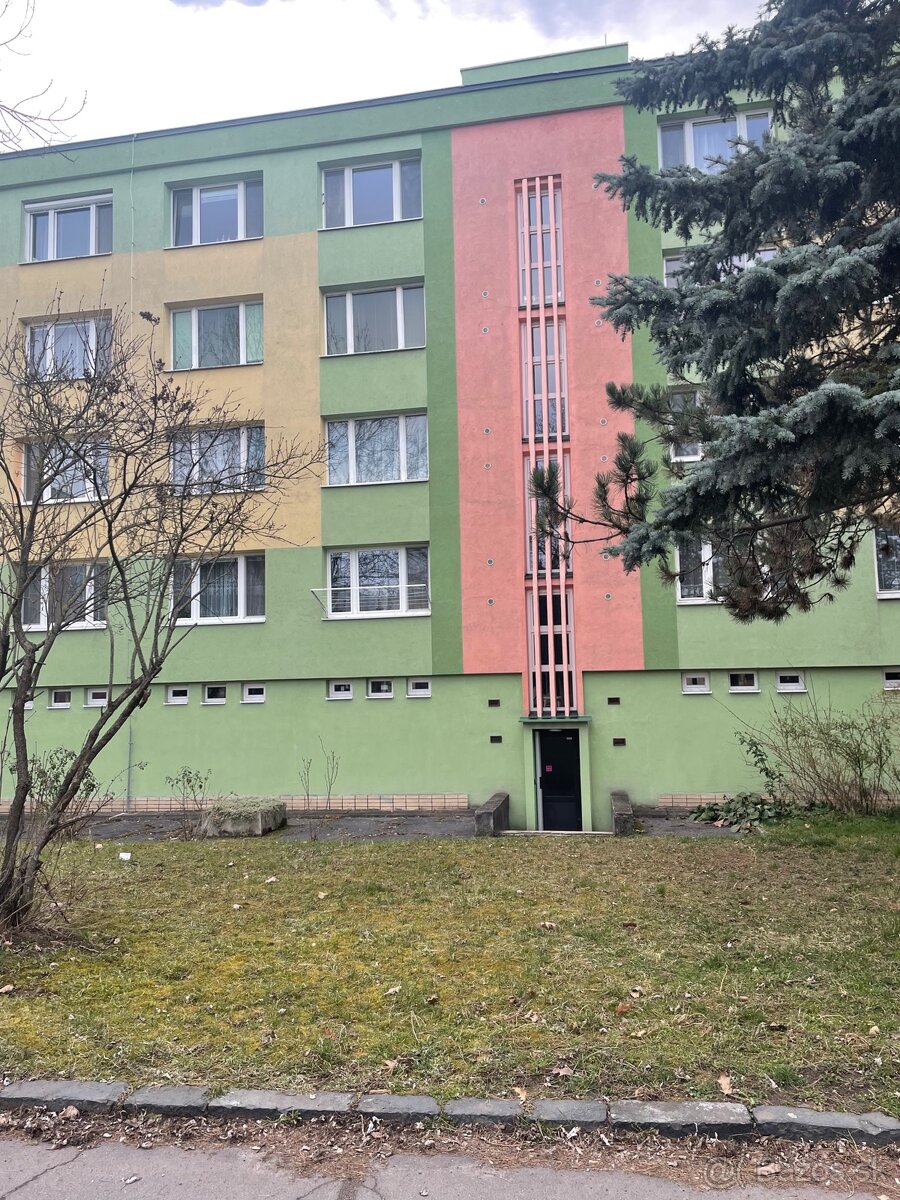 Dvojizbový byt M.R.Štefanika.