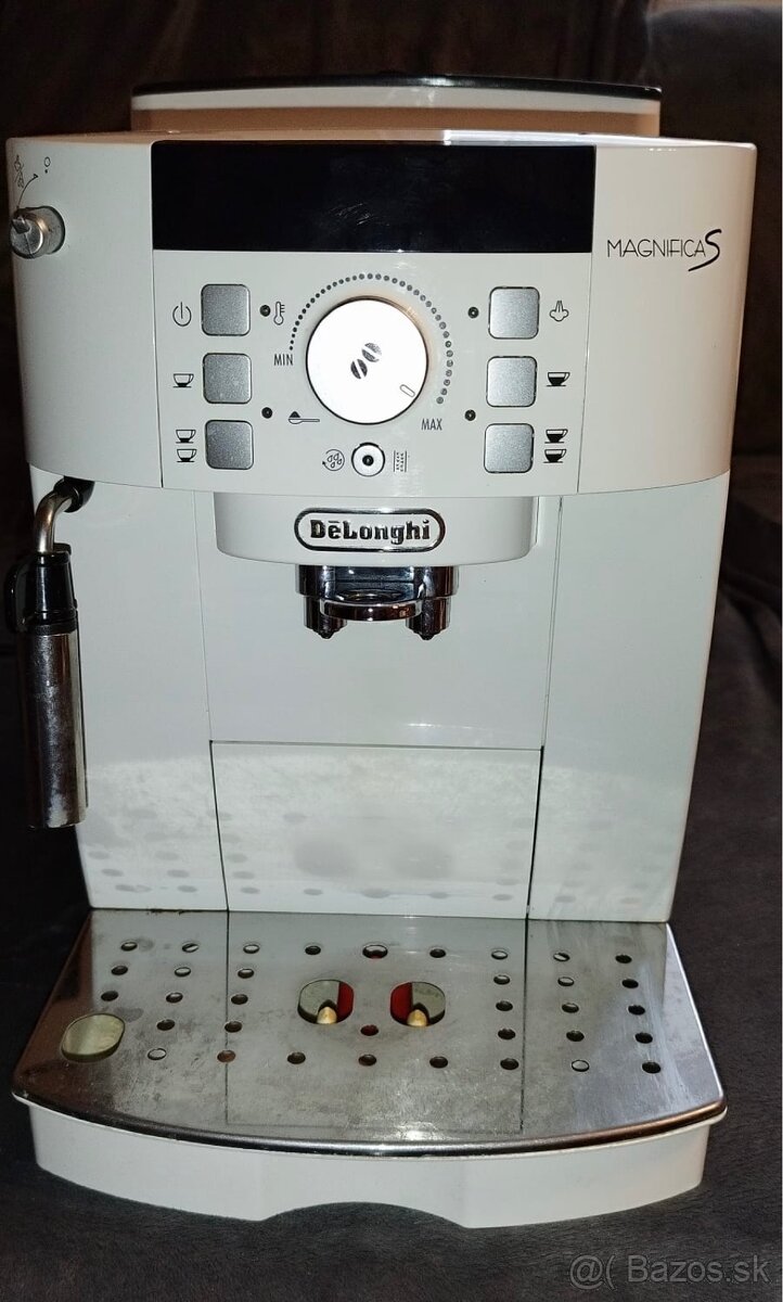 Automatický kávovar Delonghi Magnifica S biely