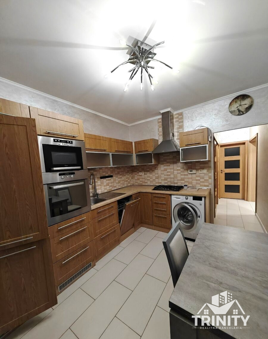 Na prenájom 3-izbový byt s loggiou v meste Nové Zámky