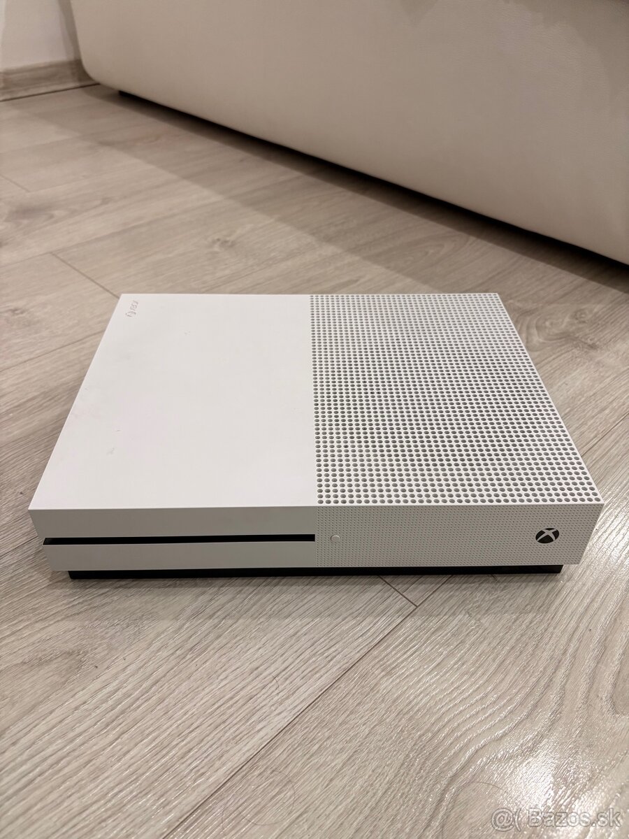 XBOX ONE S 1TB s mechanikou