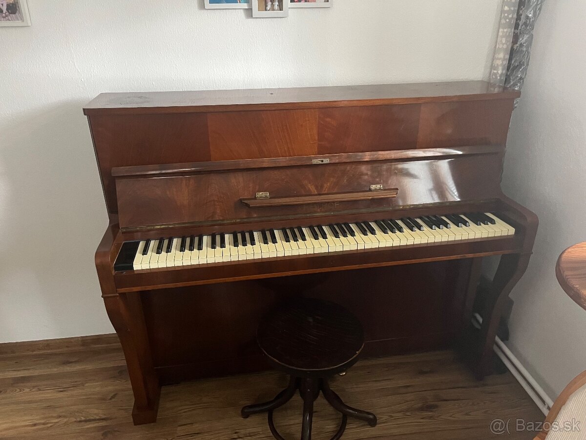 Pianino Petrof