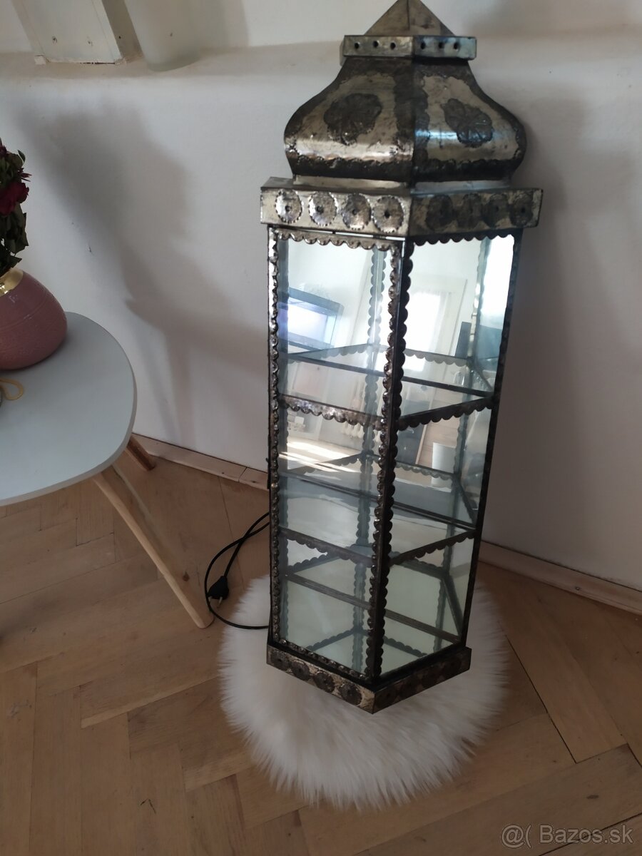 Presklenná závesná skrinka