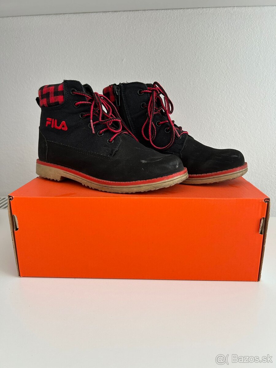 Dievcenske kotnikove zateplene topanky FILA, vel. 32