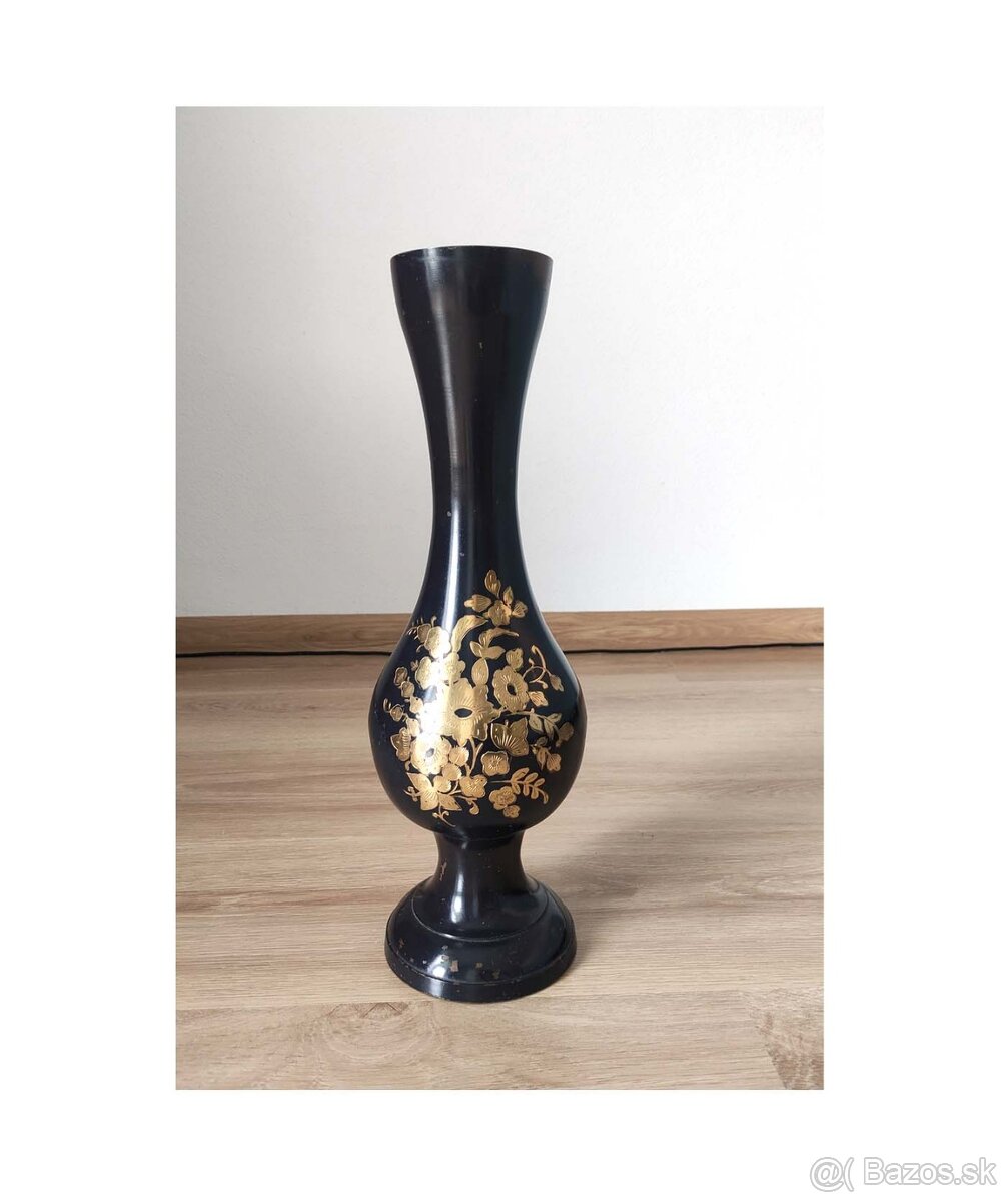 Indická váza tepaná