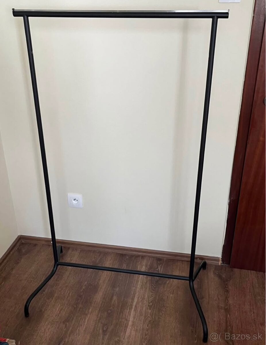 Predám štender na oblečenie