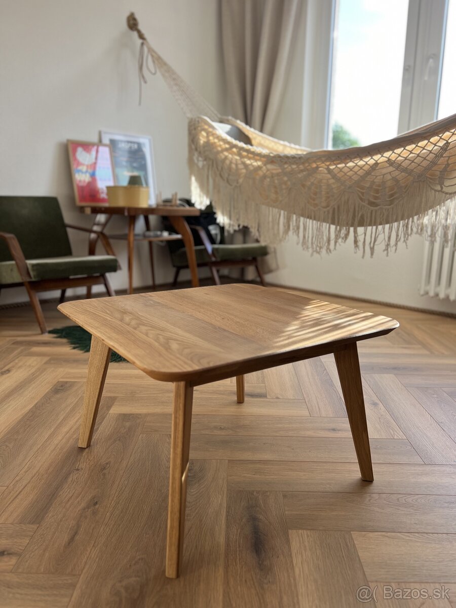 Masívny dubový stolík 65x65 cm