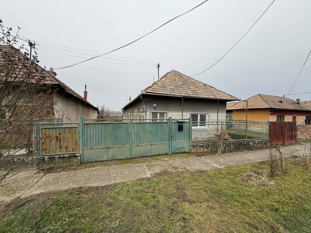 DOM NA PREDAJ, Obec Sikenica, okres Levice