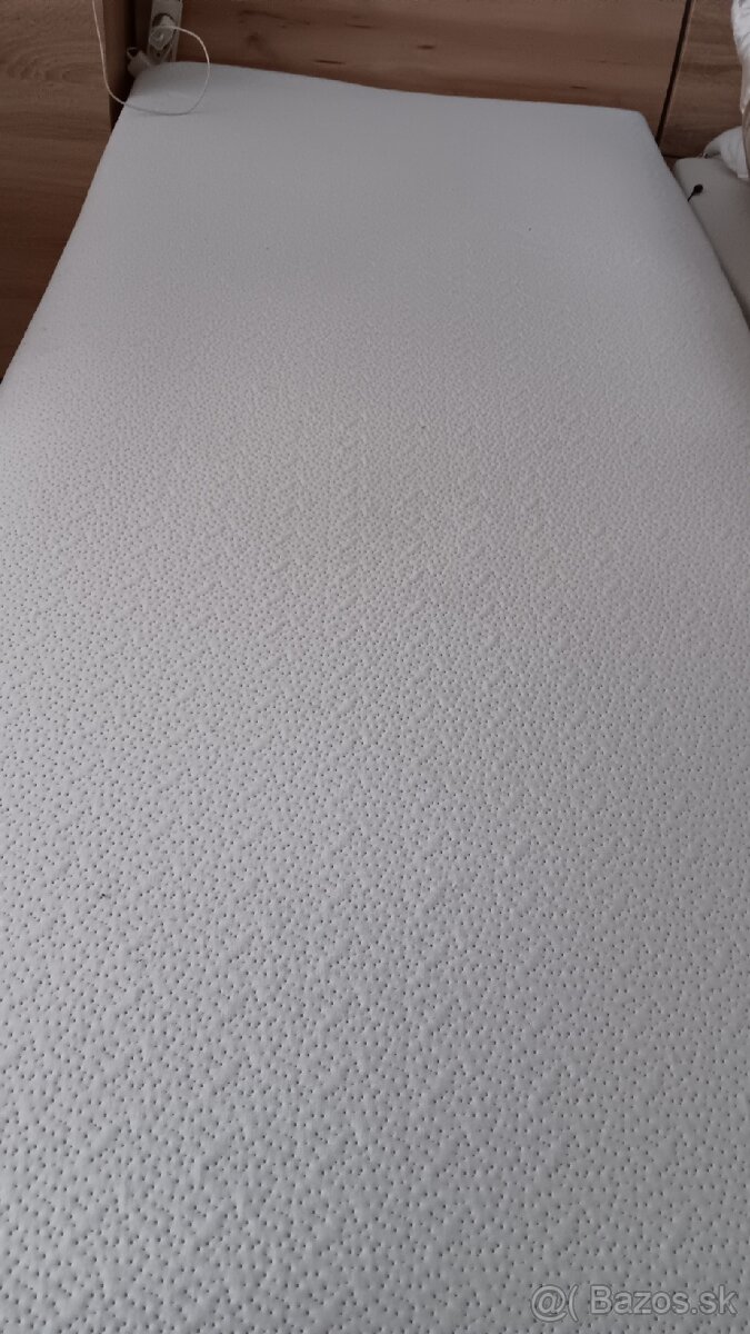 predam vrchny matrac 120x200. 40€ a druhy 90x200 .30€