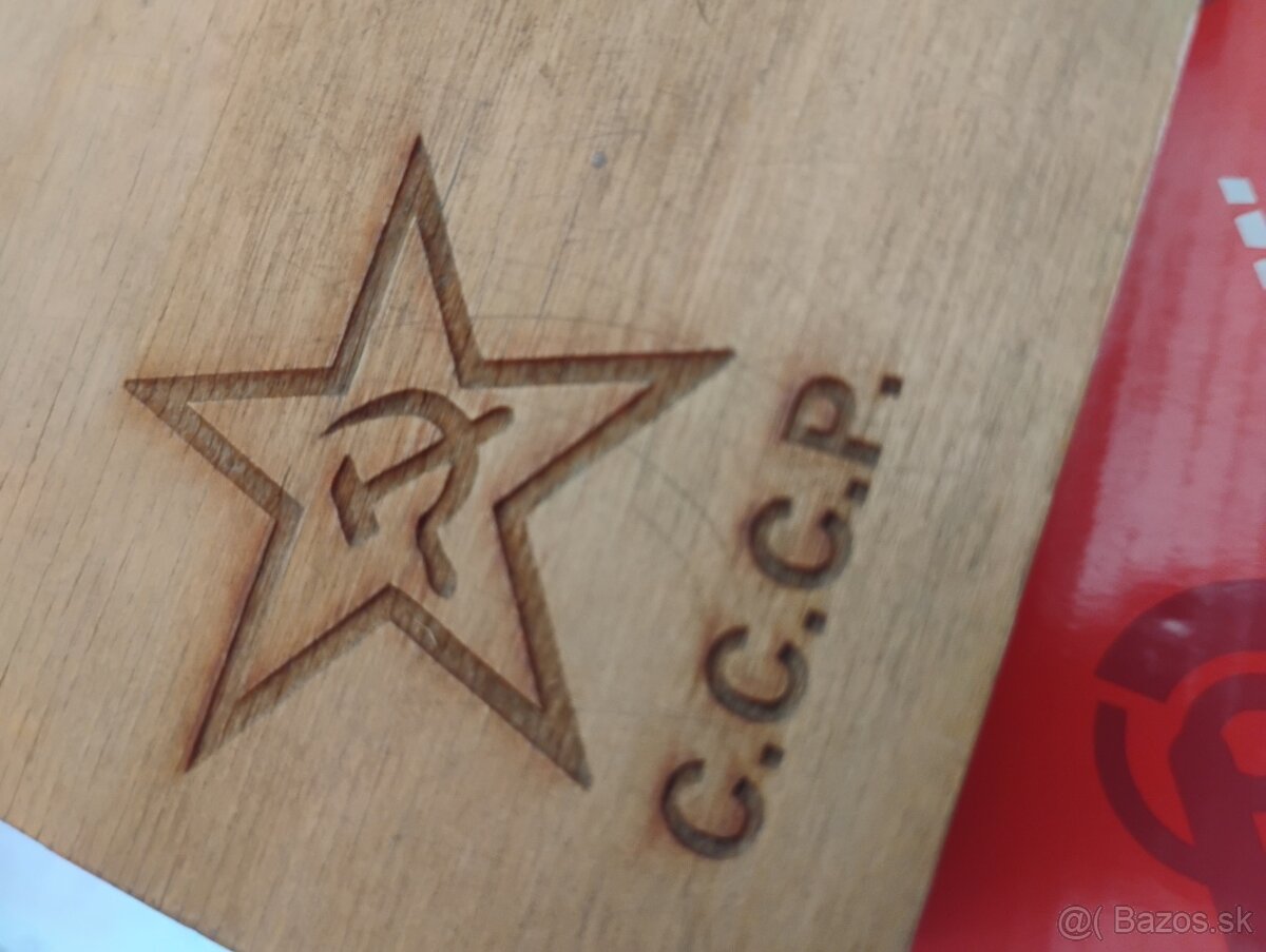 Predám starú drevenú krabičku na pištoľ Margolin.