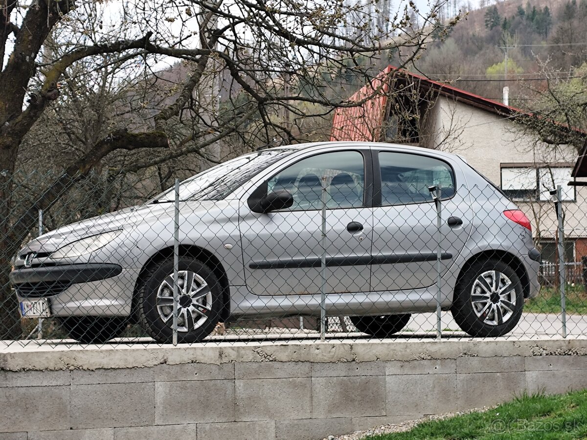Predám, buď opraviť alebo na náhradné diely