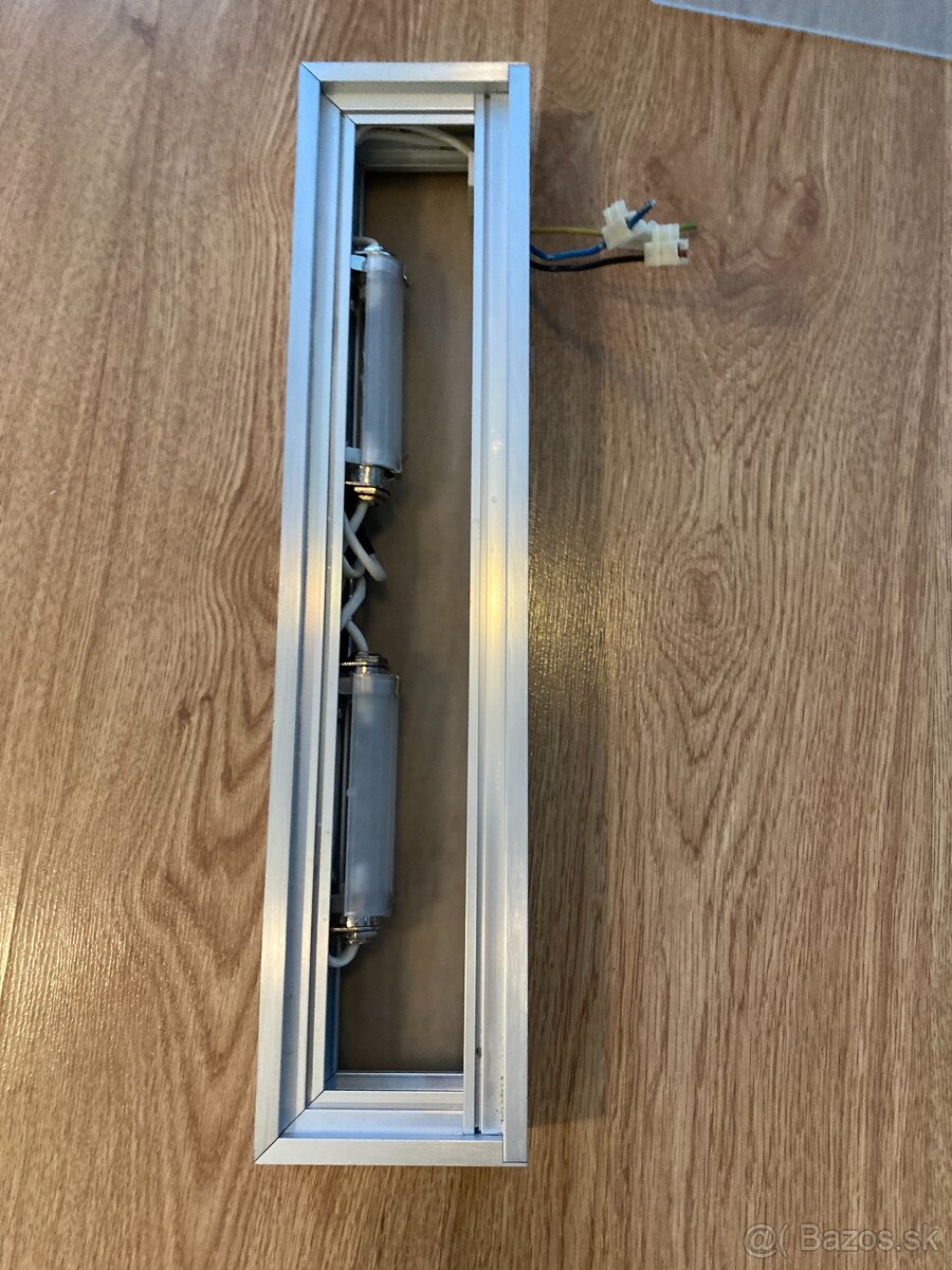 Predám nástennú lampu Eglo