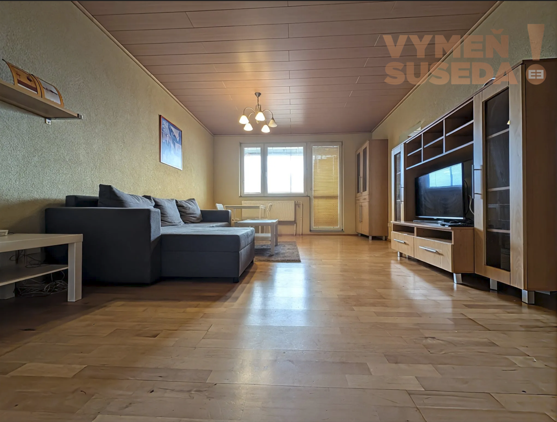 VYMEŇ SUSEDA – VÝNIMOČNÝ ZARIADENÝ 2 IZB. BYT S LOGGIOU, V