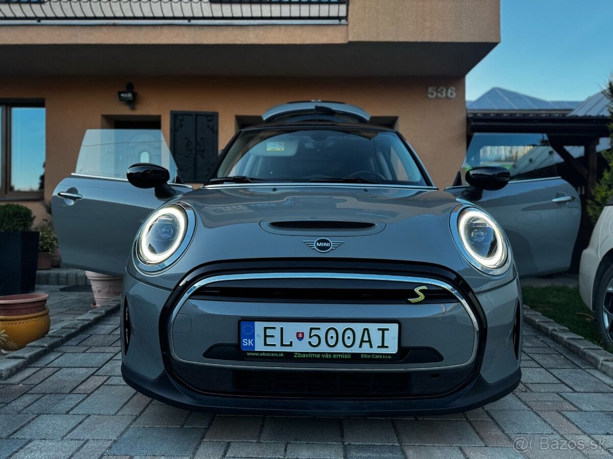Mini Cooper S Essential 2022 (14 878 € odpočet DPH)