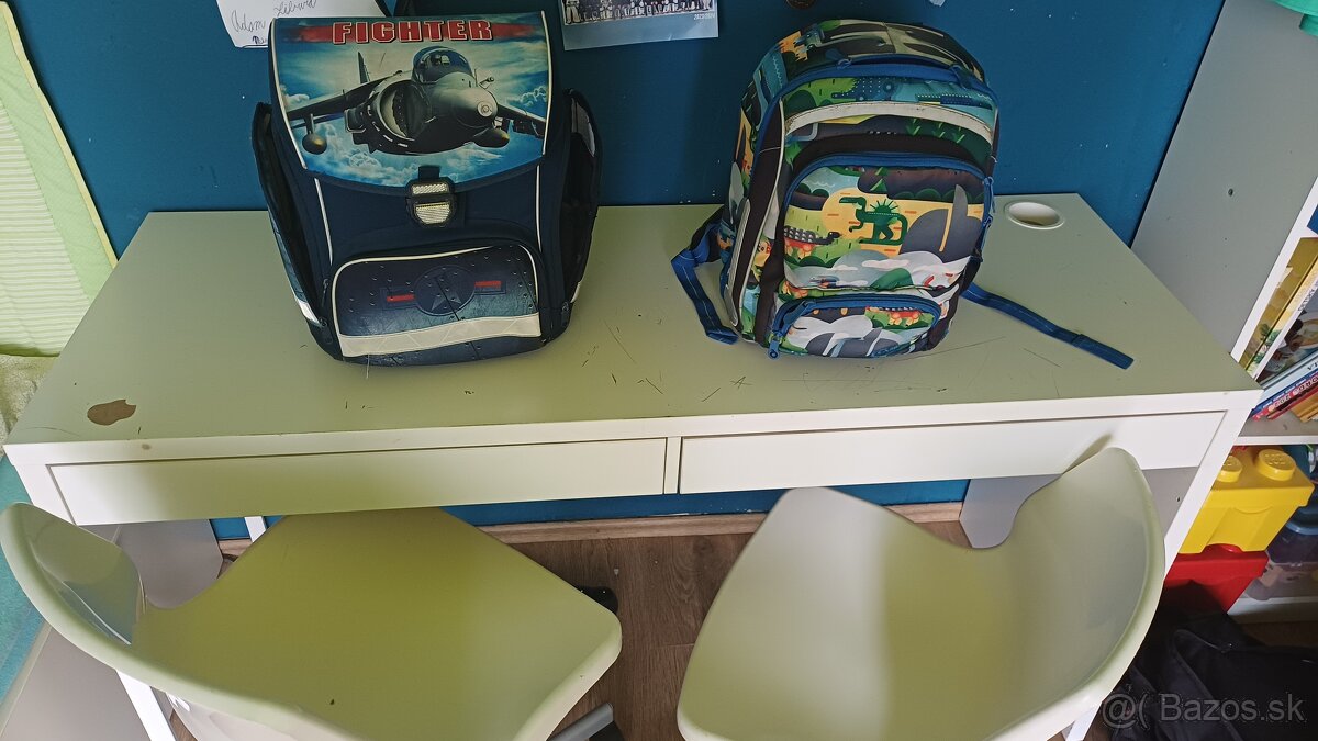 Písací stôl 2 stoličky 2 školské tašky