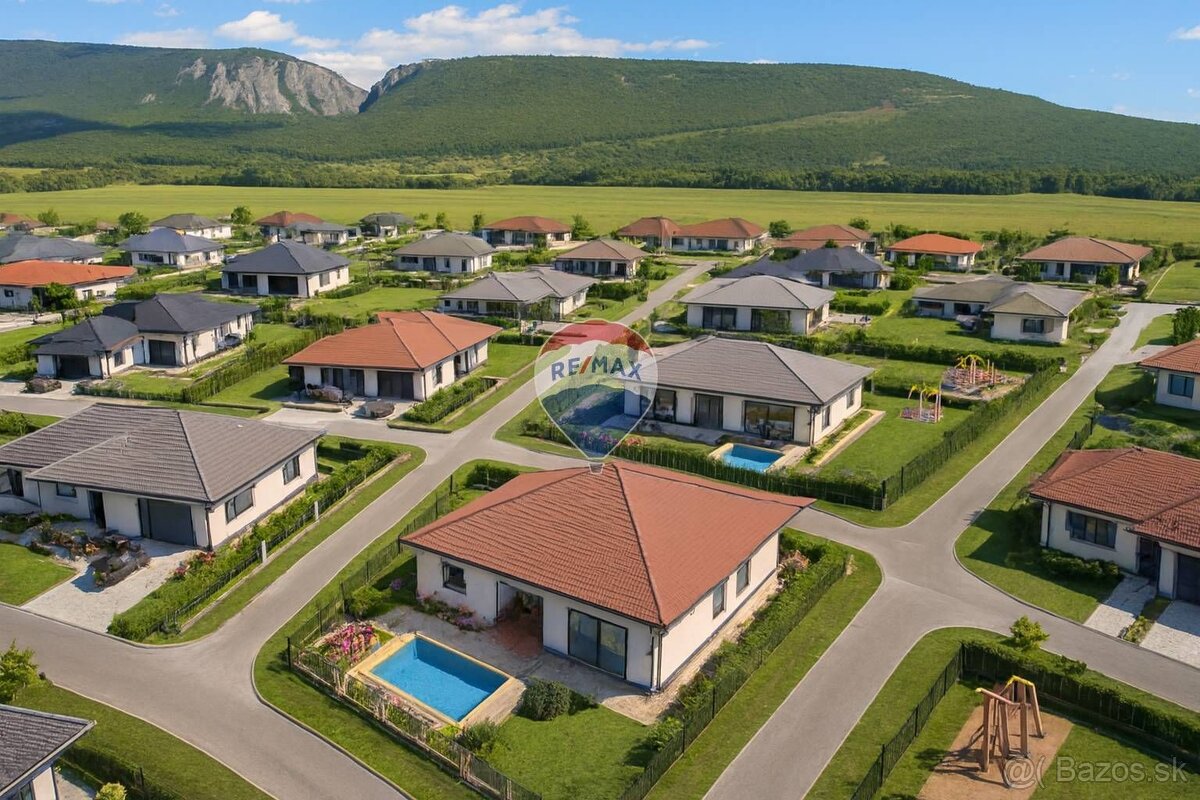 Pozemok na výstavbu rodinných domov 35 000 m², Dvorníky Vče