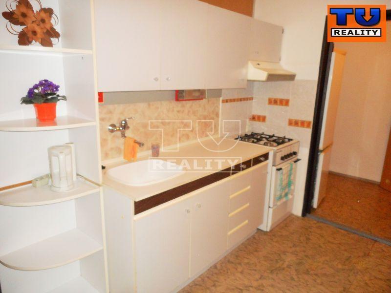 NA PREDAJ 3-IZBOVÝ BYT V ILAVE S VÝMEROU 68 M2.