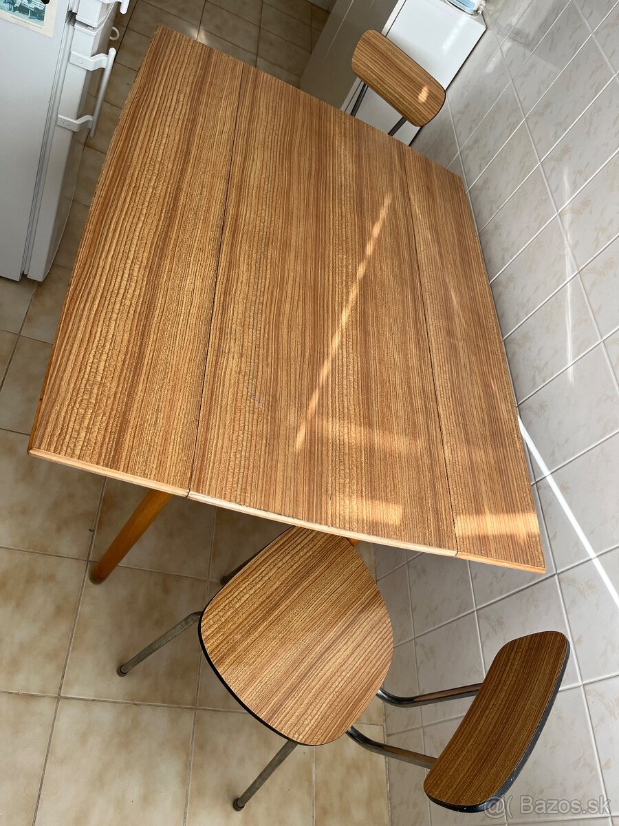 Jedalensky stol rozkladaci