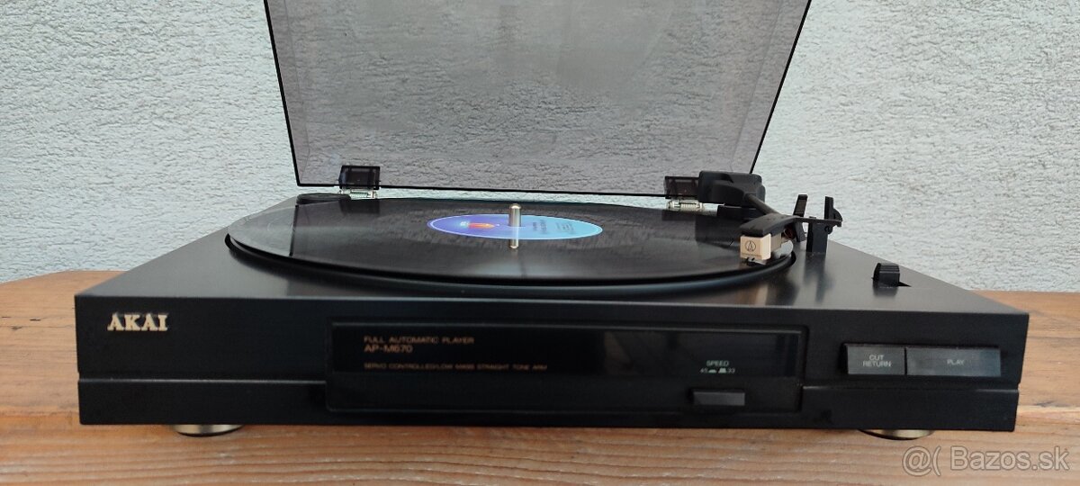 Gramofón AKAI