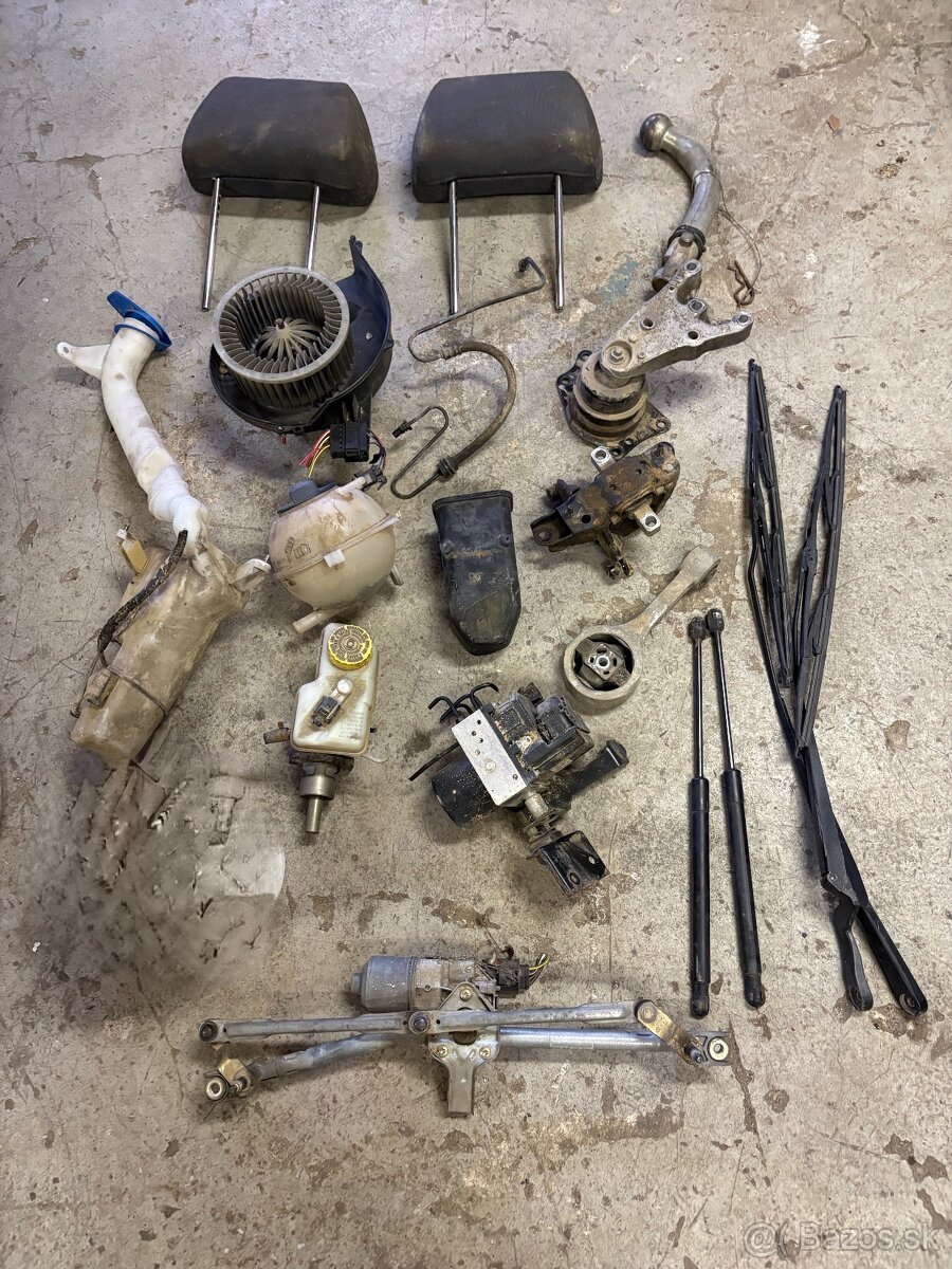 Vsetko komplet za 100e skoda fabia 1