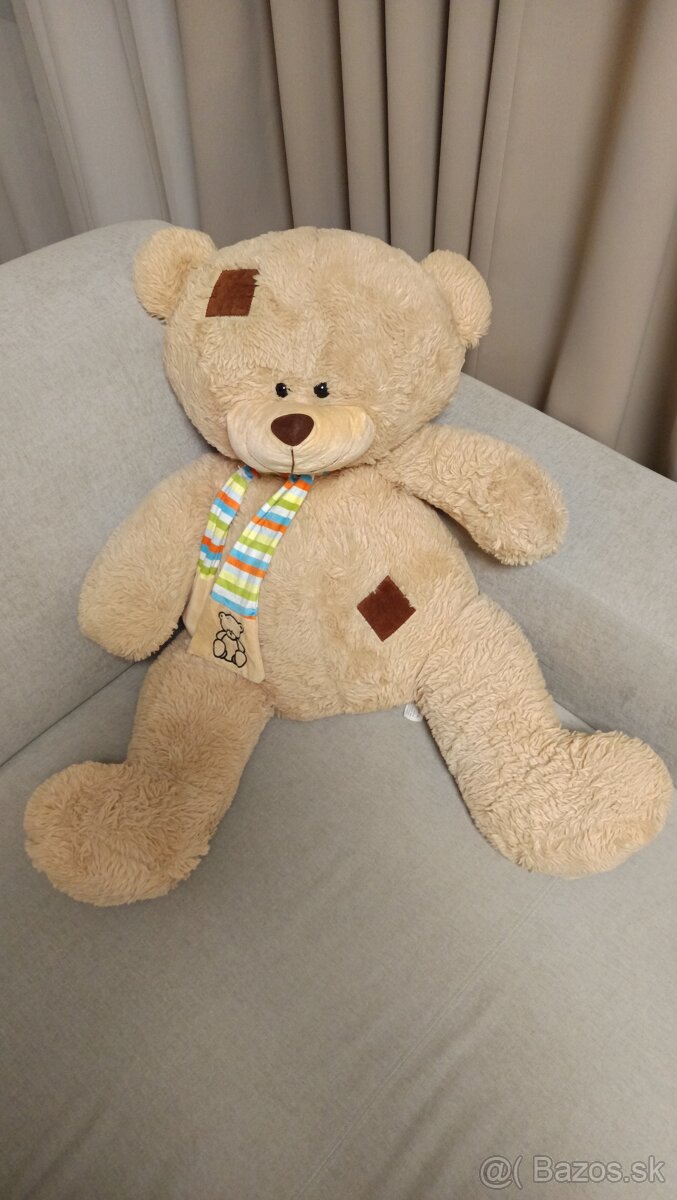 Veľký plyšový medveď