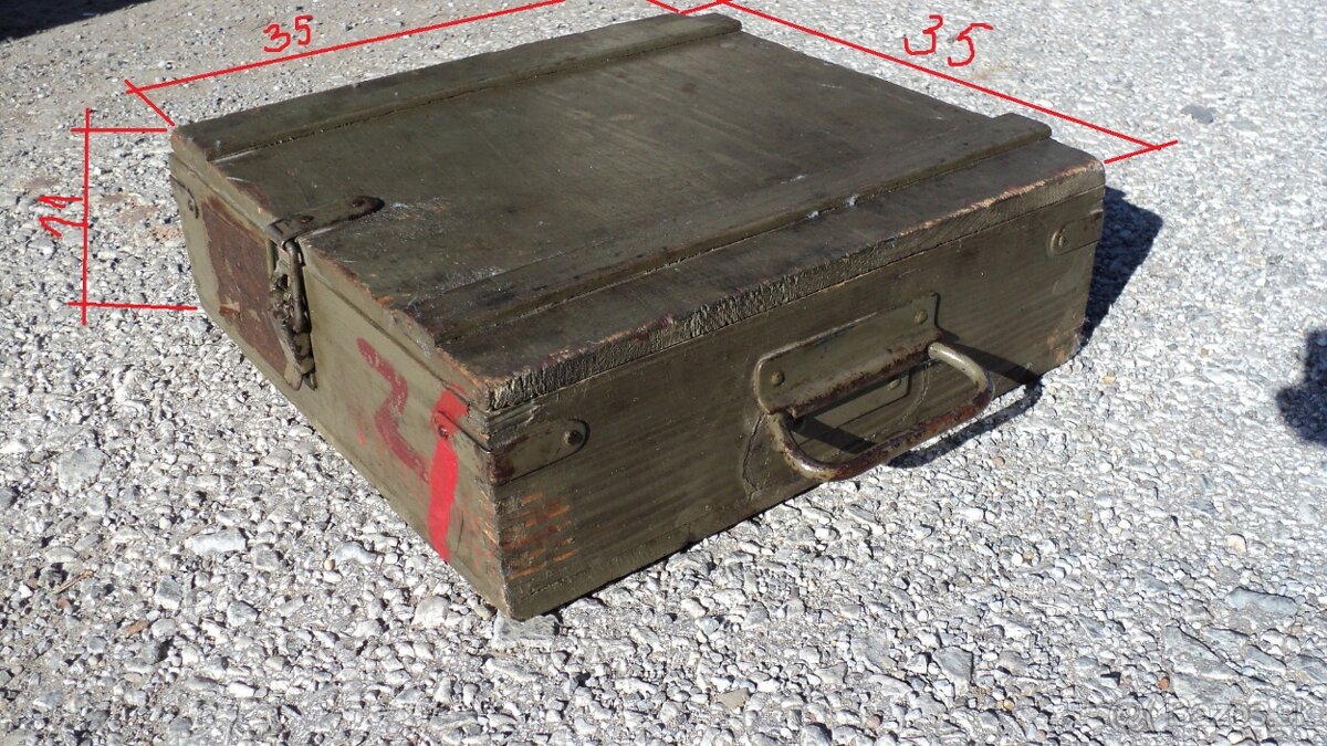 Vojenská bedňa + delekohľad,lampáše,....