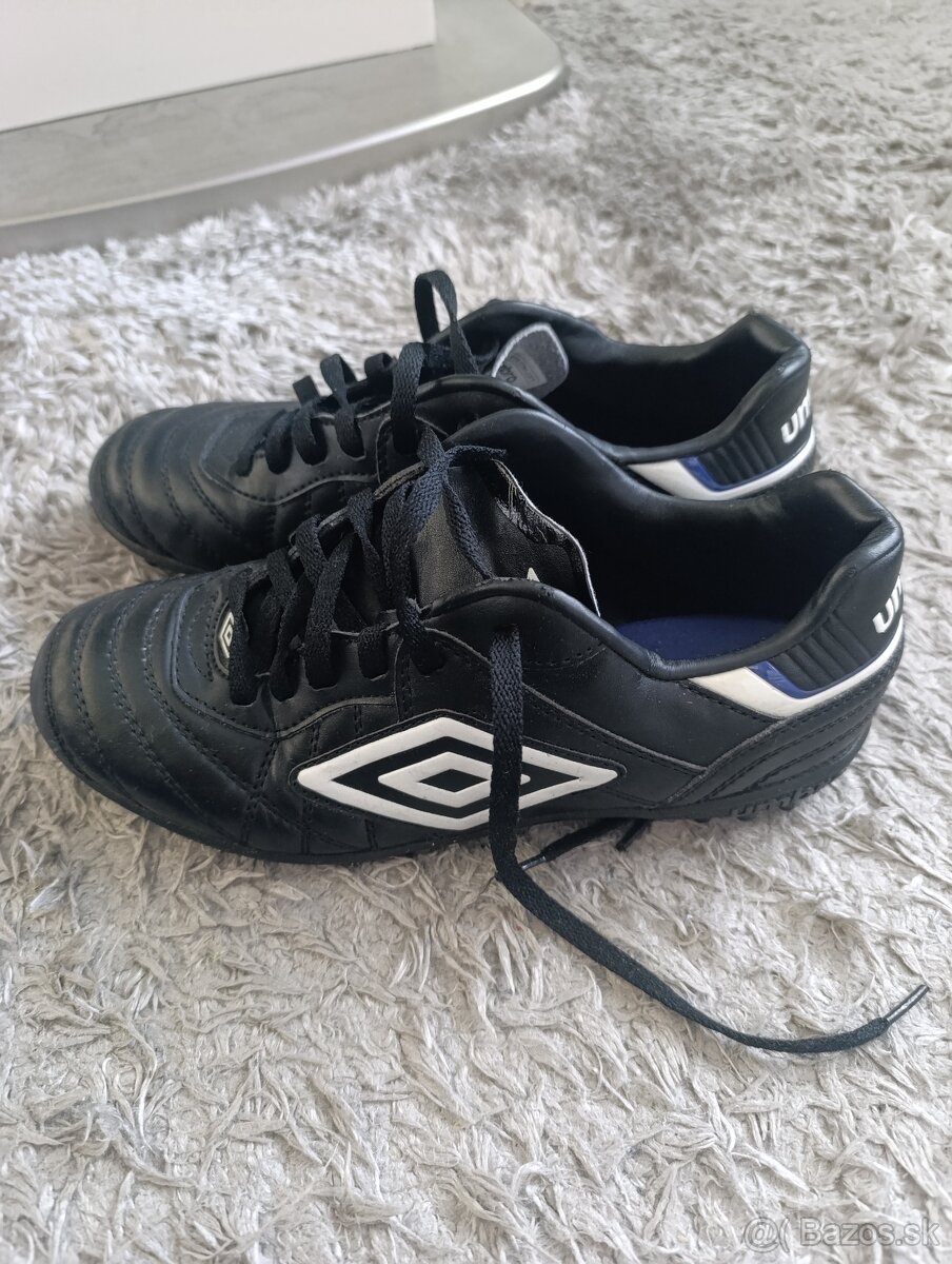 Turfy, kopačky Umbro, v. 40,5