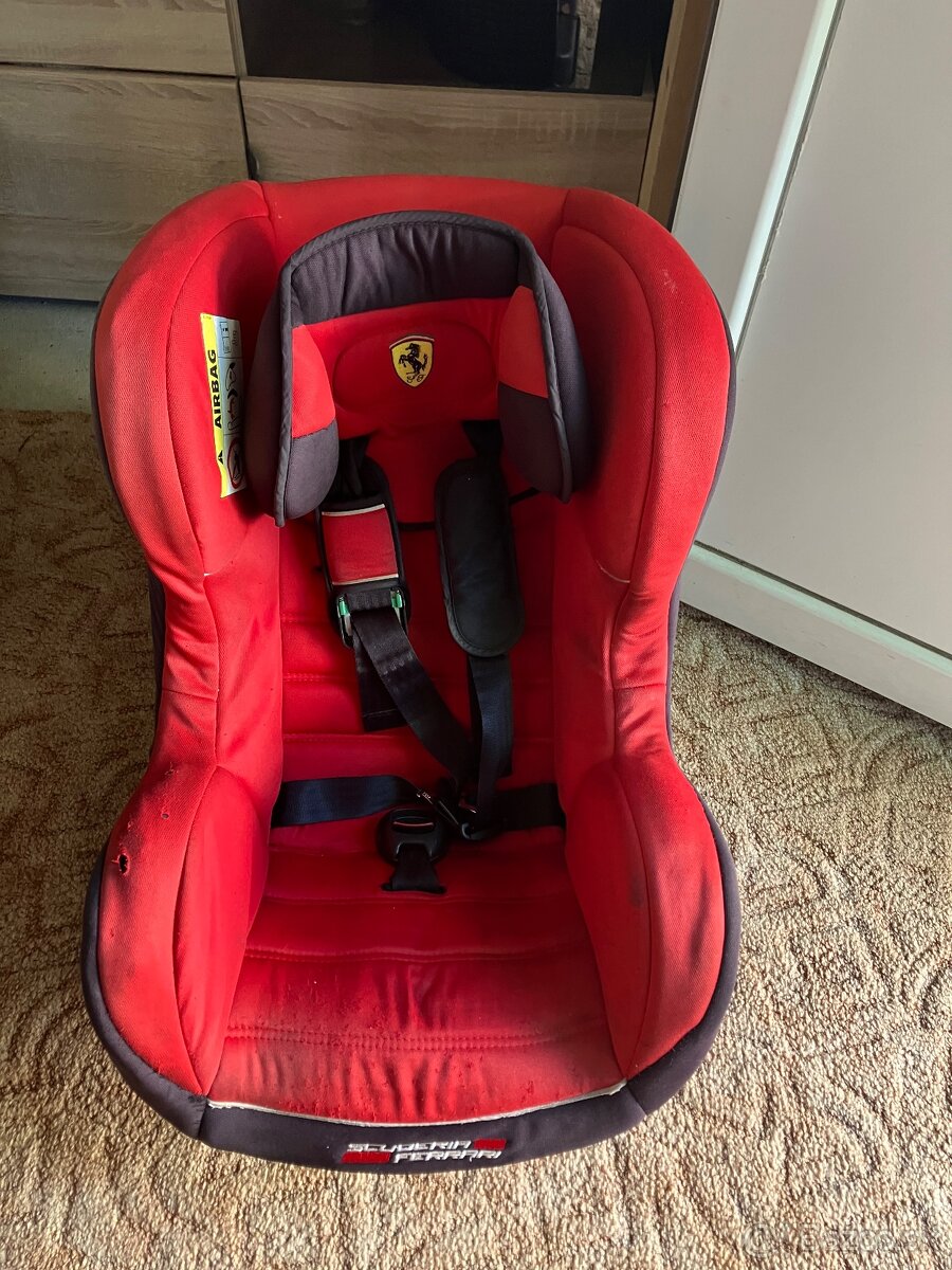 Detska autosedačka Ferrari