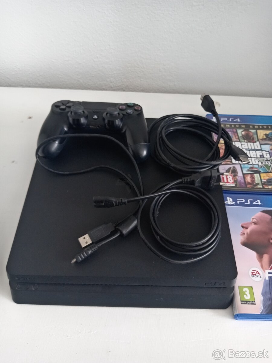 Predam playstation 4 slim s hrami