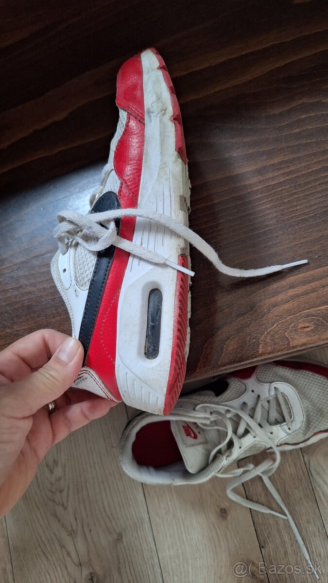 Parádna reserved bunda a nike botasky