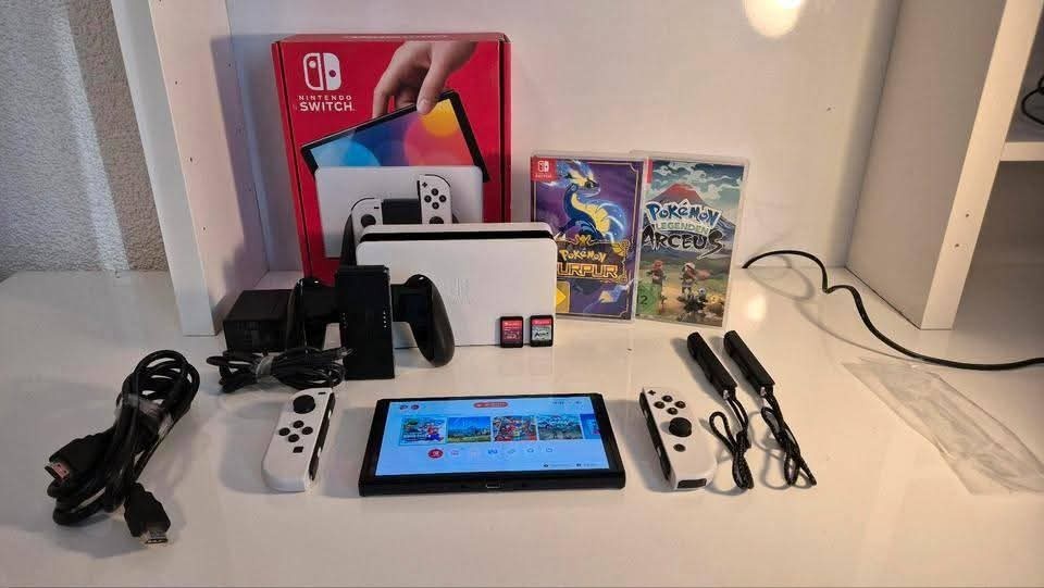 Nintendo SWITCH OLED + 2 hry