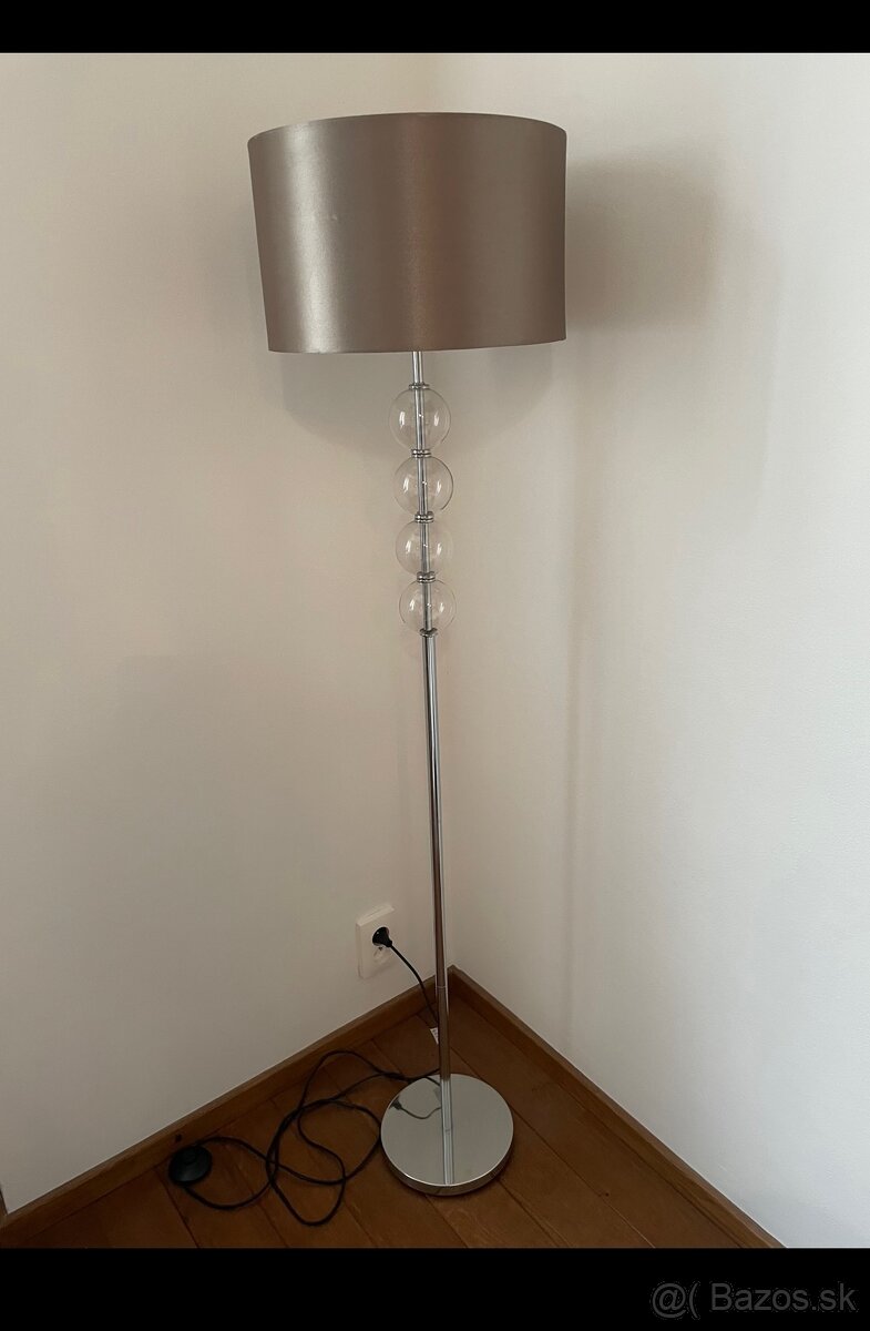 Voľne stojaca lampa