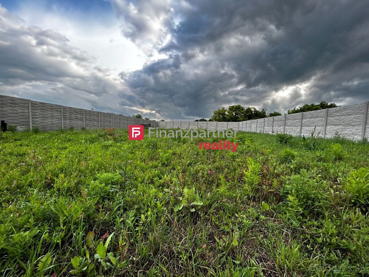 Pozemok v obci OKOČ (Opatovský Sokolec) (F001-014-ESJAaE)