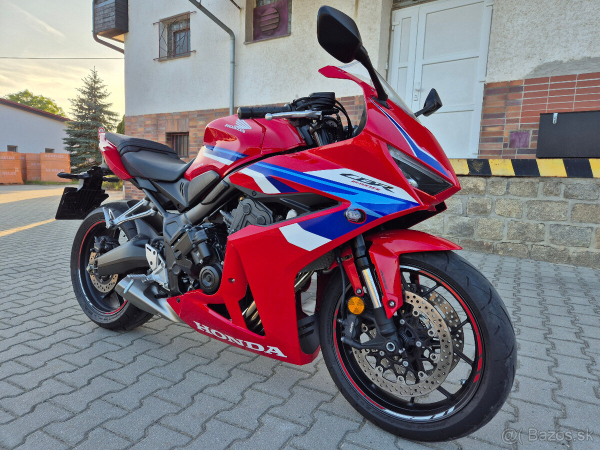 Prodám Honda CBR 650R E-clutch , r. v. 2024, ABS, TC, záruka