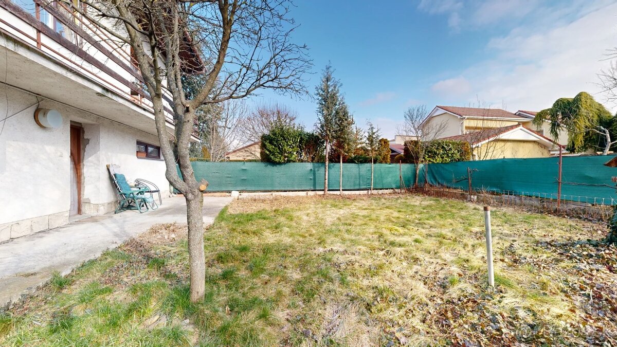 Na predaj veľký 3 podlažný dom Šulekovo, pozemok 524m2