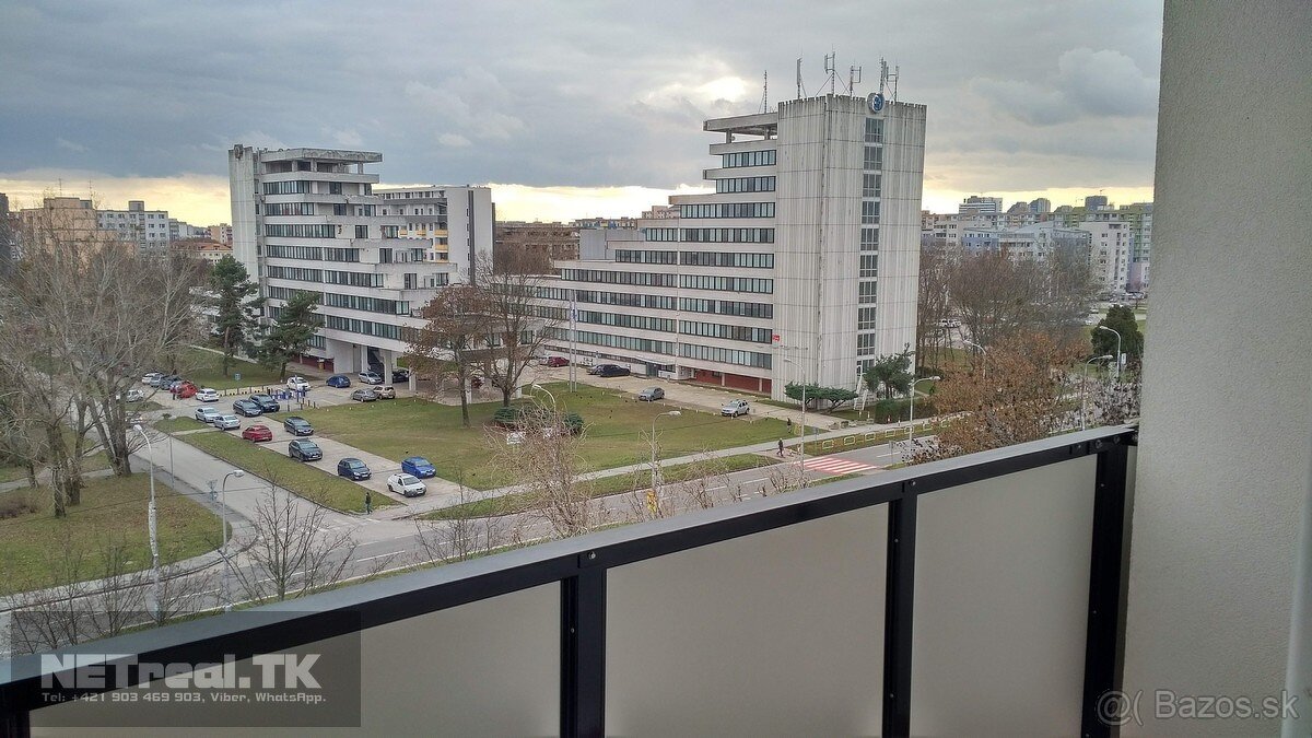 - rezervovany- 1,5- izbovy byt. - Samostatné izby. Loggi