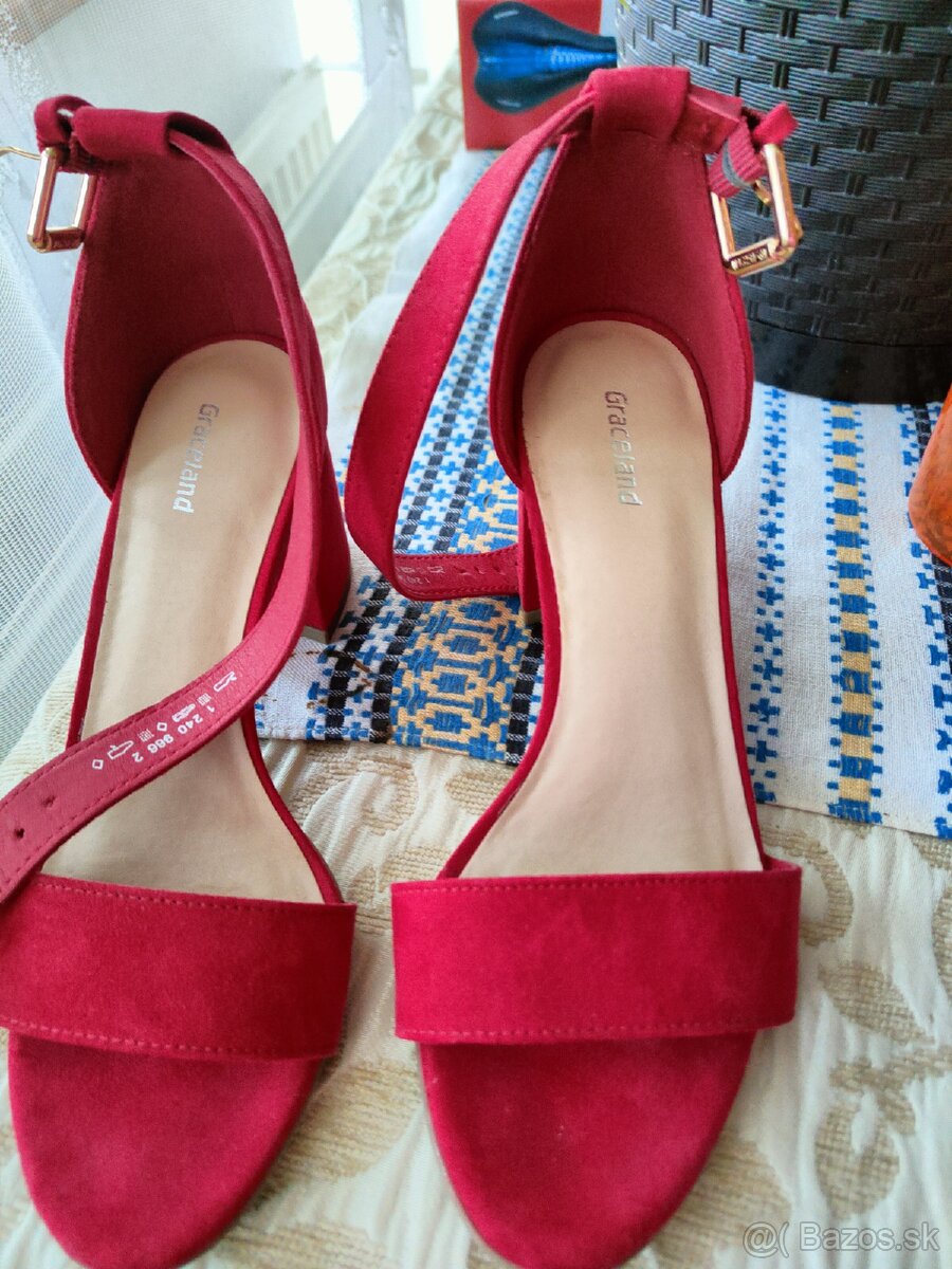 Krásne cyklámenove lodičky č. 38, raz obuté,akcia 5€