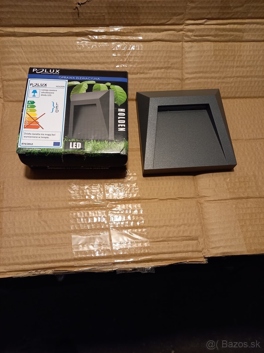 Dekoratívne svietidlo na stenu, múr