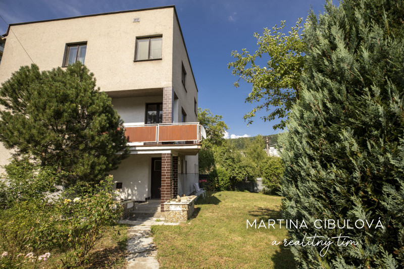 Na predaj Rodinný dom s veľkým pozemkom – Radvaň