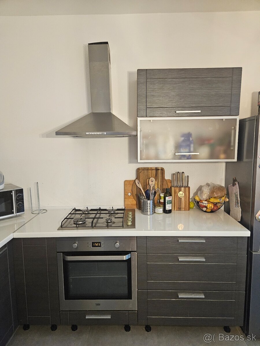 „Kuchynská linka 2,6x2,3 m + spotrebiče