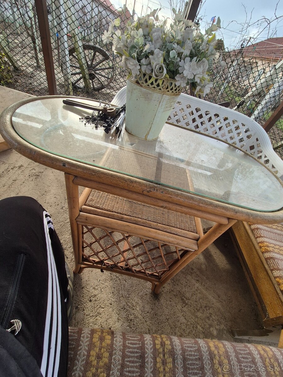 Ratanovy stôl + 2 sedadla