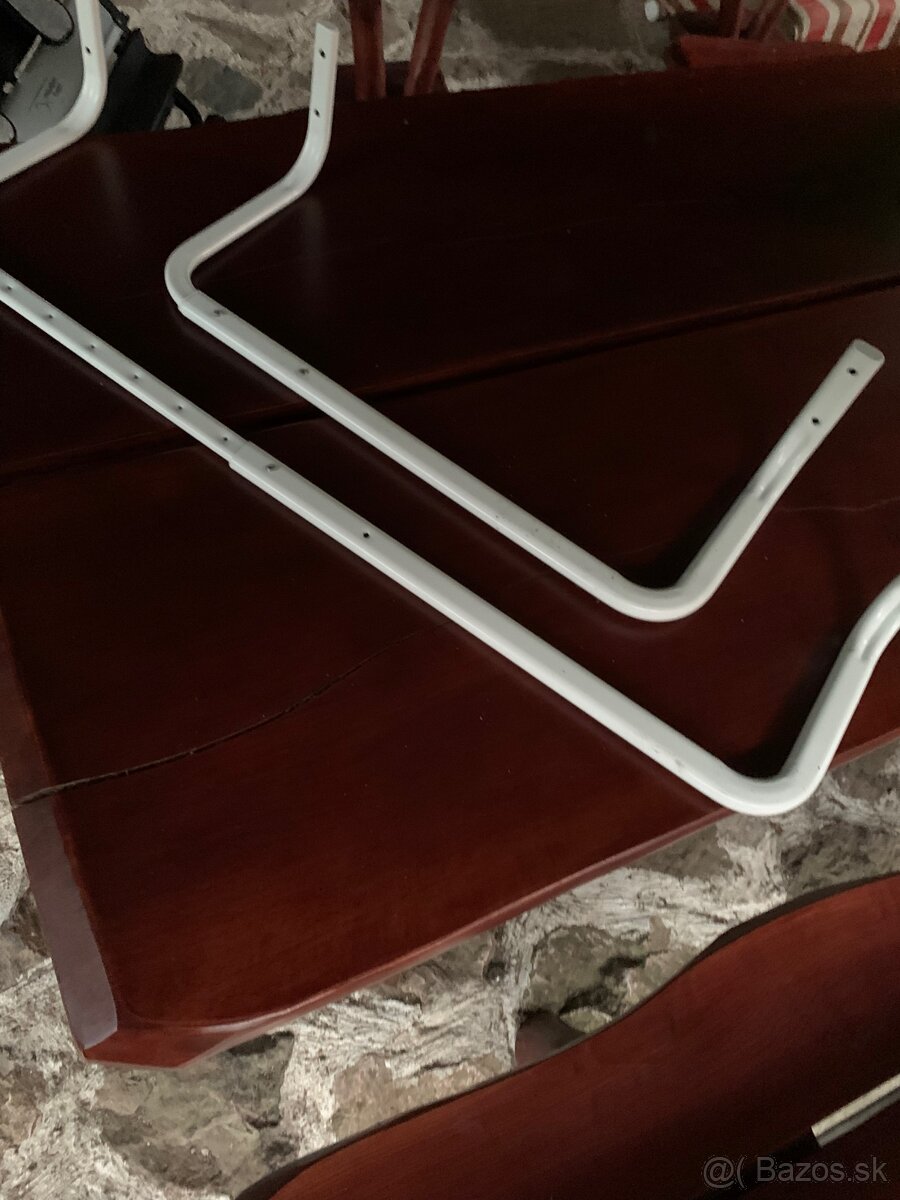 Vešiaková tyč na oblečenie