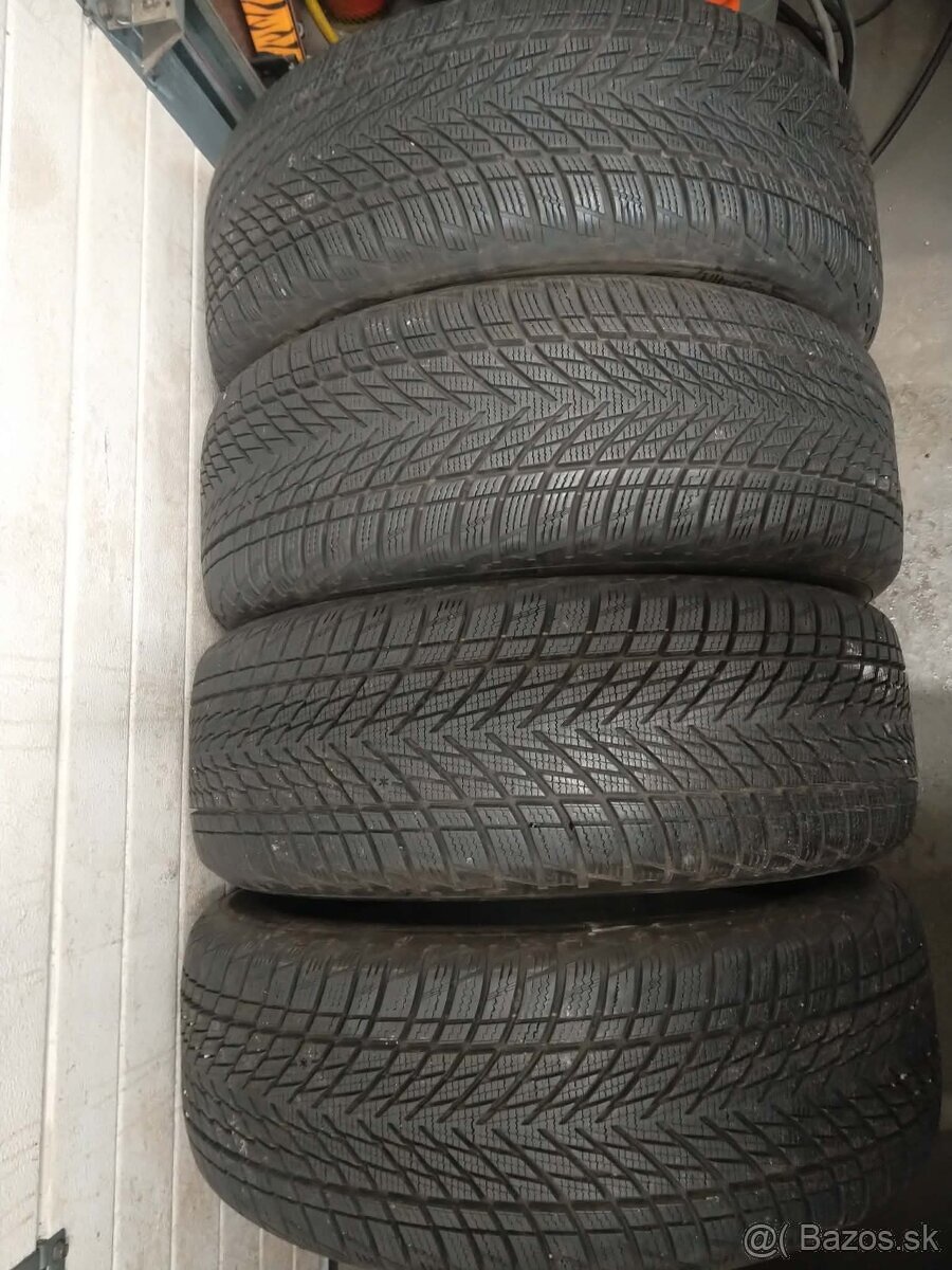 235/55 R 18zimné GOODYEAR.