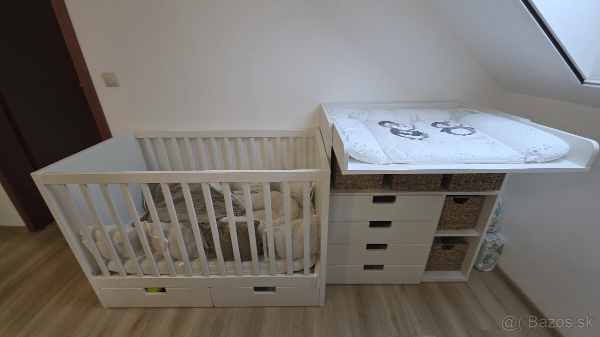 Postieľka a prebaľovací pult