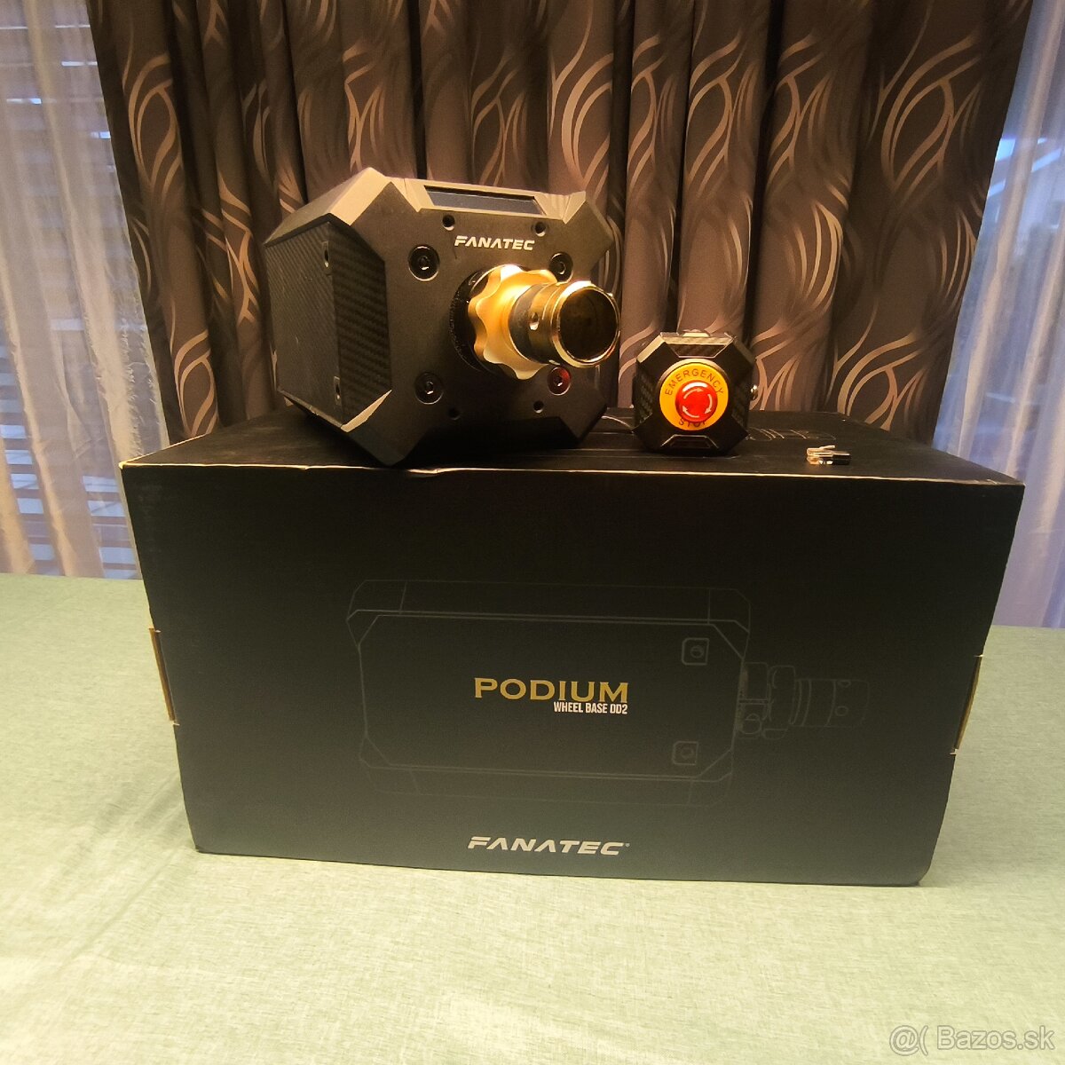 Fanatec Podium DD2 (25\text{ Nm}) + E-Stop, krabica